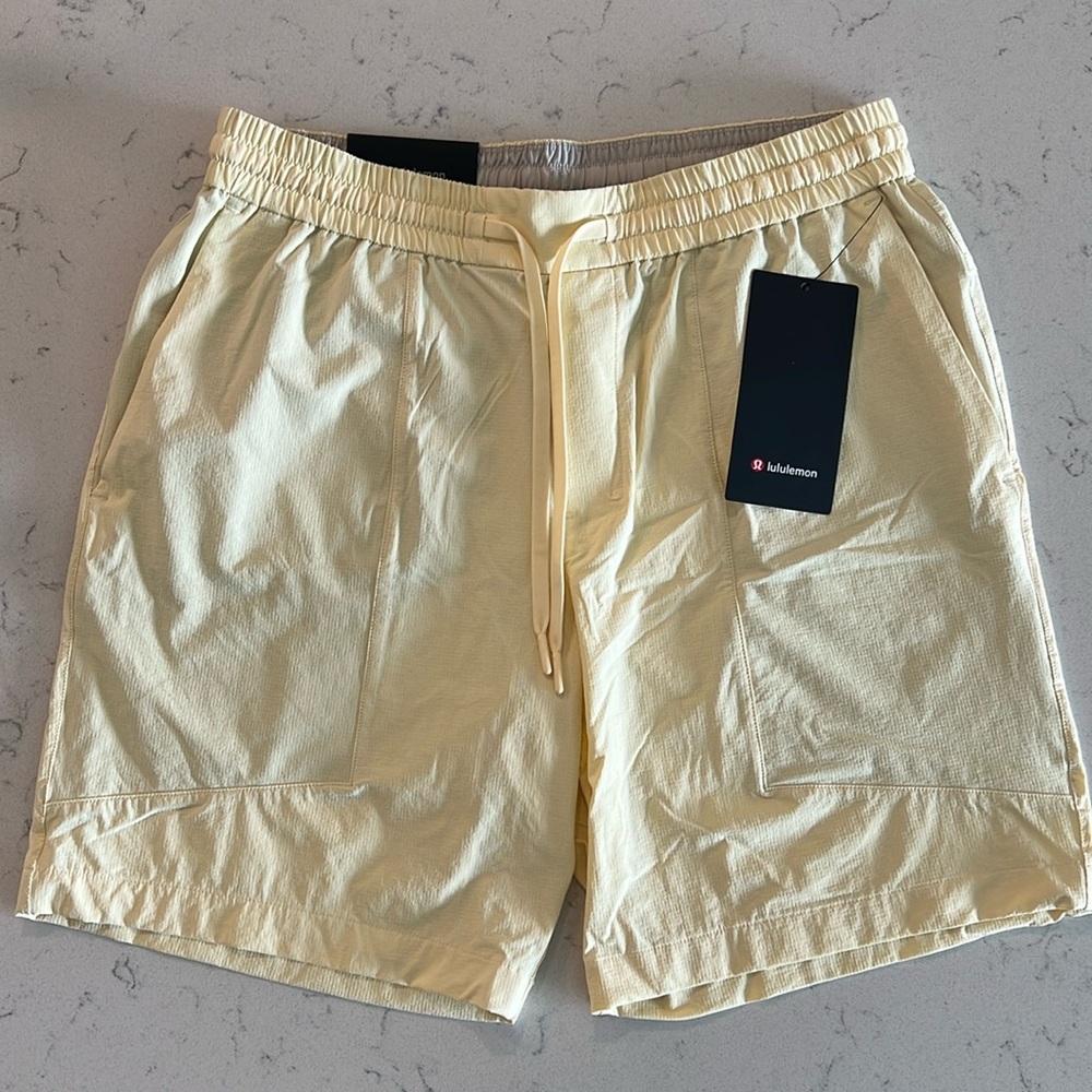 Lululemon Bowline Short 8” Light Yellow Size Large, NWT